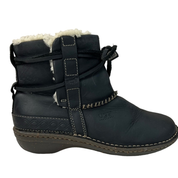 UGG AUSTRALIA BLACK LEATHER COVE ANKLE LACE BOOTS women's size 6 - Picture 4 of 11